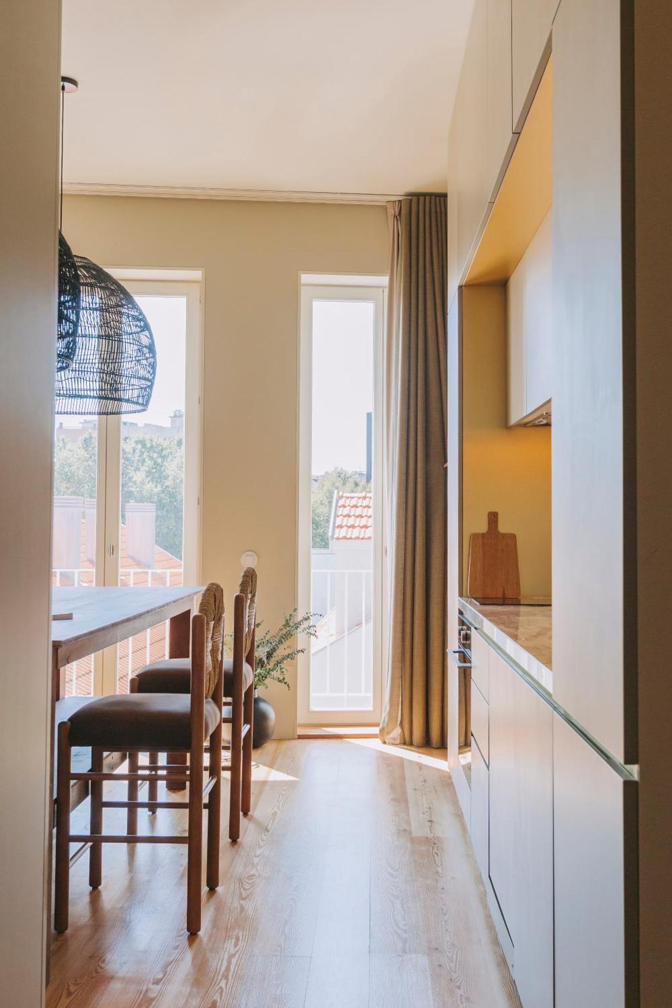 Village Aparthotel By Boa Porto Room photo A kitchen with a window